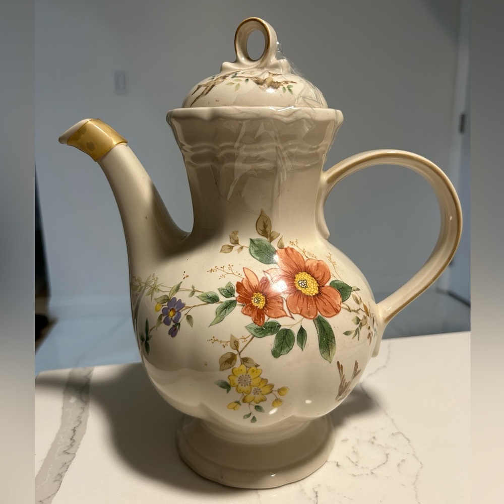 MIKASA Heritage Capistrano floral stoneware coffee/tea Pot Large 8 Cup serving